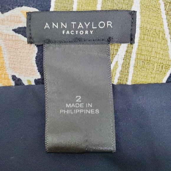 Ann Taylor Factory Navy Floral Pencil Skirt - Picture 4 of 4